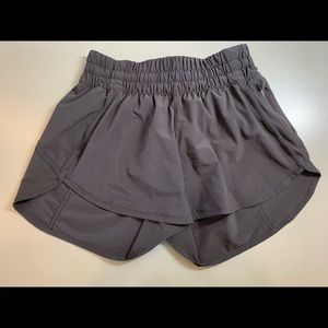 Lululemon Tracker Short V 4”